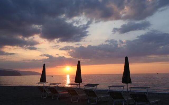 Ancora Bianca Beach Residence