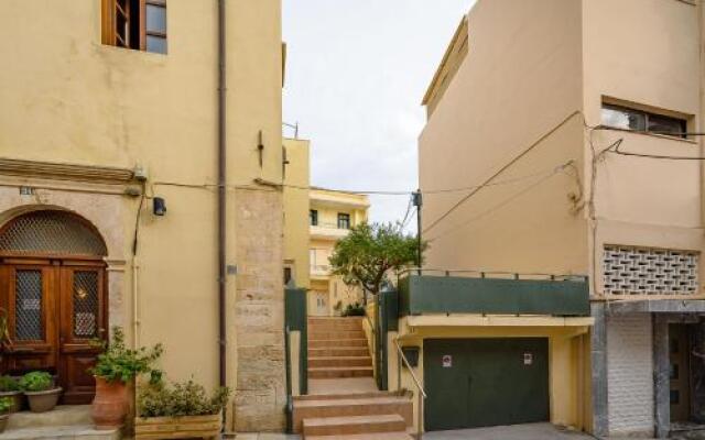 Lithinon House