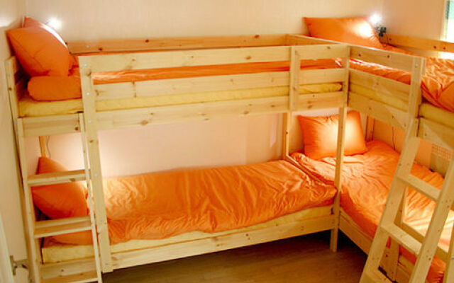 C.U. BNB Guest House - Hostel