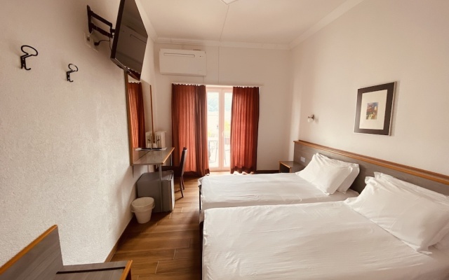 Hotel Garni Montaldi – Guest Rooms – Muralto
