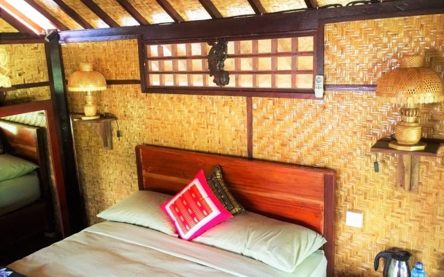 Little Bali Restaurant - Mahogany Cottage – Guest Rooms – Gili Meno