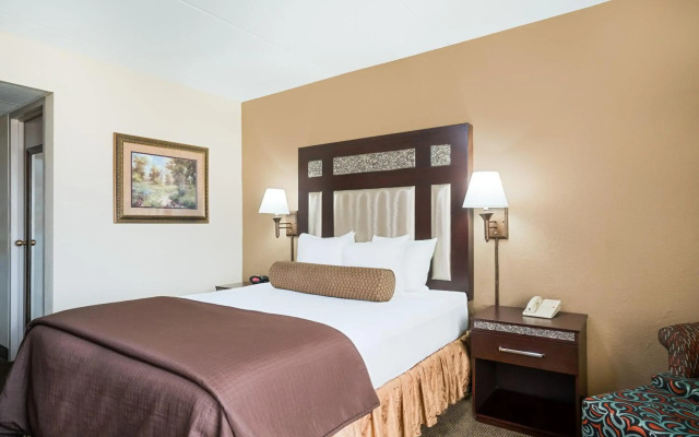 Ramada Hotel & Conference Center by Wyndham Plymouth