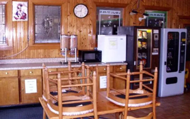 Super Inn & Suites by OYO Milledgeville