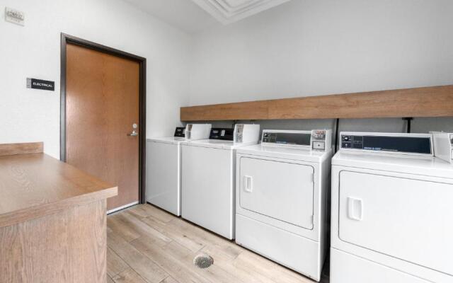 Atria Hotel and RV McGregor