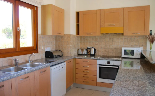 Charming 3 bedroom villa 'EZ02' with beautiful views, communal pool and resort facilities, Zephyros Village on Aphrodite Hills Resort