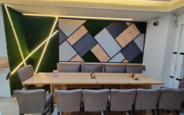 OYO 19453 Hotel Holy Basil