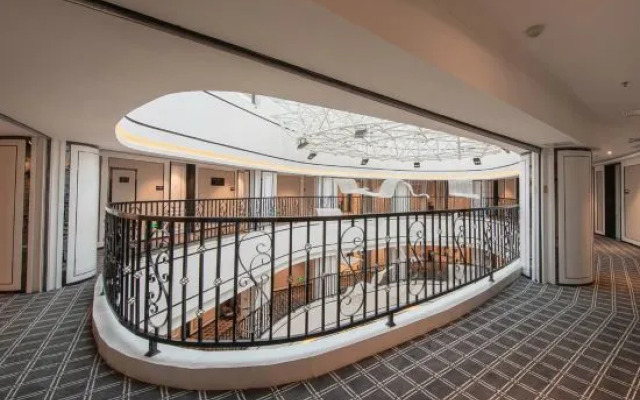 Elong Hotel (Xi'an Shaanxi History Museum Stadium Metro Station Branch)