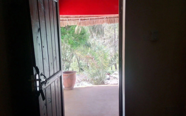 Twisted Palms Lodge & Restaurant