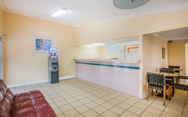 Super 8 by Wyndham Kissimmee-Orlando