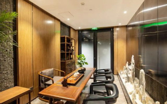 Baiwei Hotel (Zhengzhou CBD Exhibition Center)