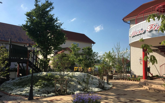 Petit Hotel Blanc Fleur