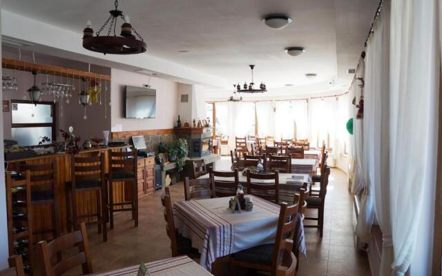 Family Hotel KrisBo