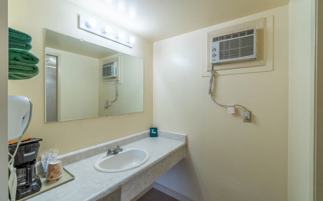 Canadas Best Value Desert Inn & Suites Cache Creek