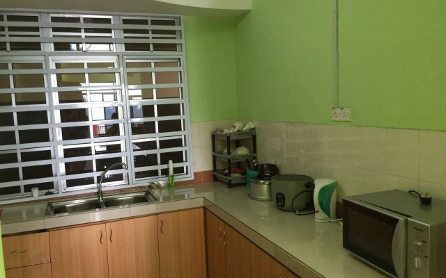 Cameron Pasar Malam Apartment at Crown Imperial Court