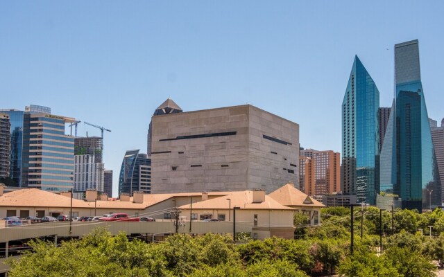 Reverchon Park Apartments by Frontdesk