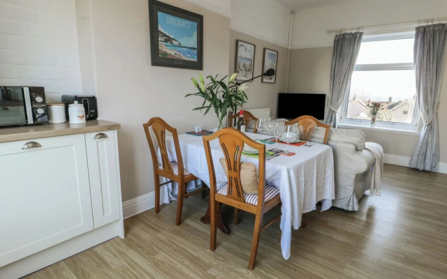 Rhos Retreat No. 7