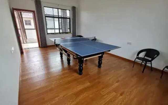 Huangjiaxiaoyuan B & B