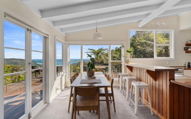 Piha - City Escape, Piha Holiday Home