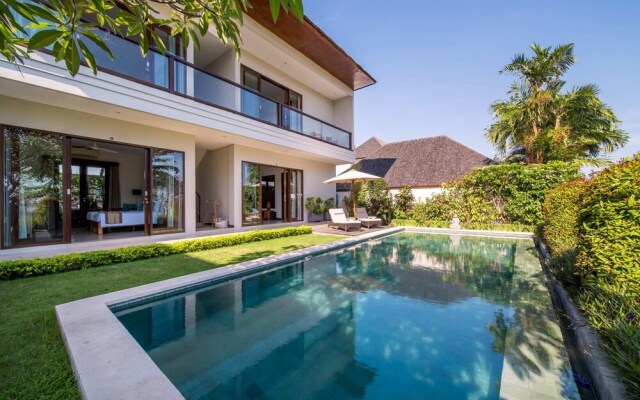 Peaceful Private Villa, 3 BR, Canggu With Staff