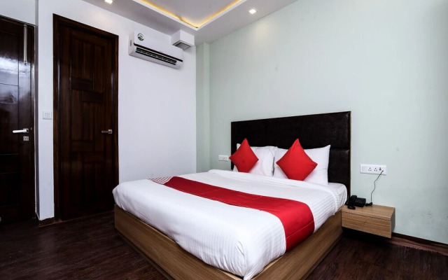 OYO Flagship 16044 Hotel 35th Avenue Sector 18