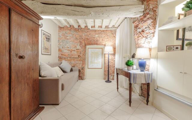 The 1400 s Apartment