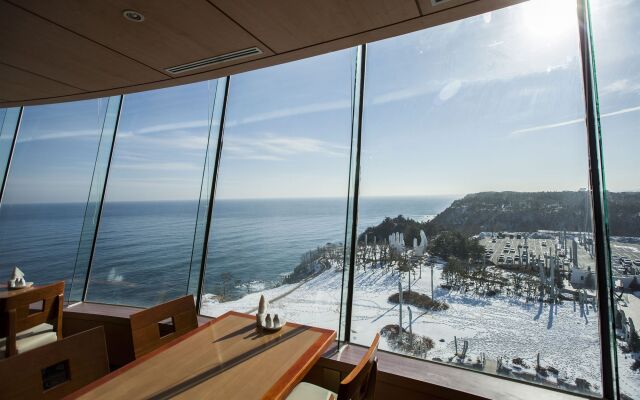 Sun Cruise Resort and Yacht