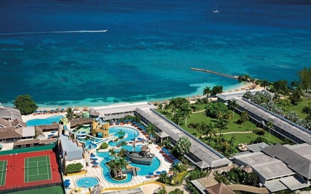 Sunset Beach Resort Spa and Waterpark All-Inclusive