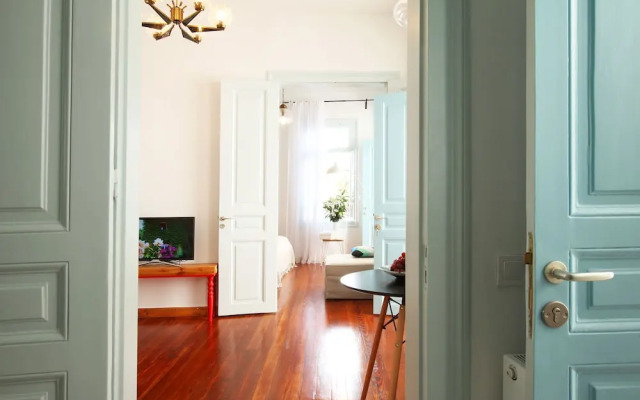 Live in Athens, Thiseio Historic House