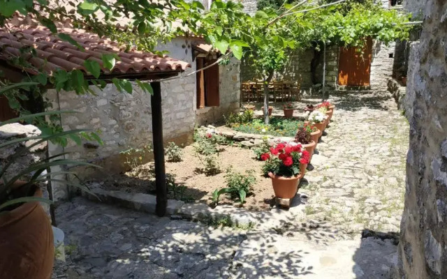 Traditional 1697 Thalamai house