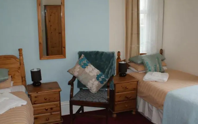 Lyn Glary Hotel