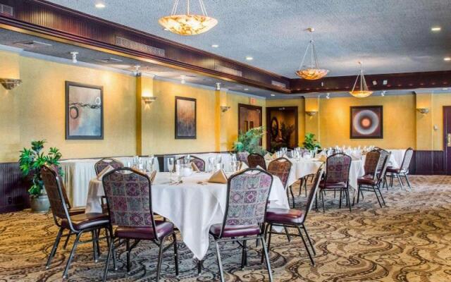 Quality Inn & Suites Riverfront