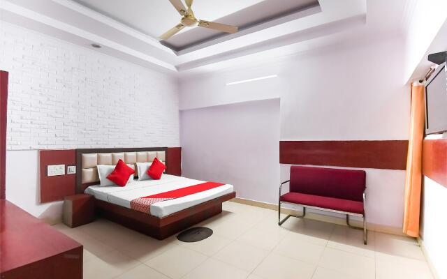 OYO 84859 Hotel Preet Palace