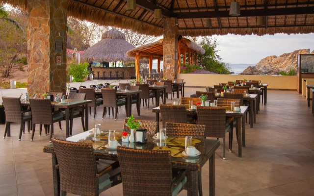 Coral Blue Huatulco All Inclusive