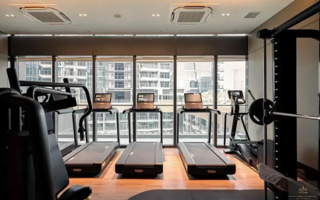 Metropole Residences Luxury Suite