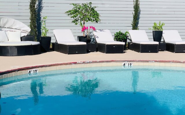 Stratus Suites - Boutique Hotel