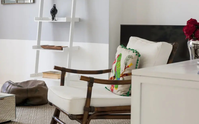 JOIVY Gorgeous 2-bed home, 3 mins from Lisbon Cathedral