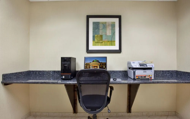Holiday Inn Express And Suites Picayune