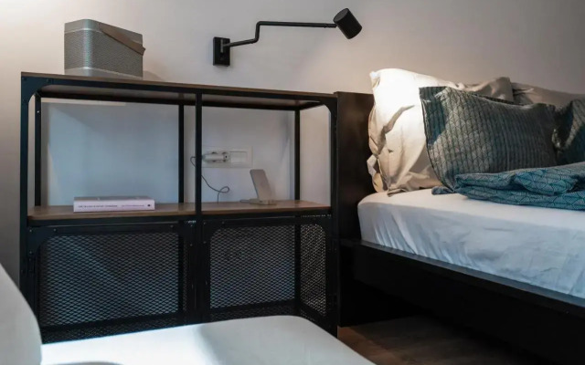 G34 - Modern Studio @ Parliament