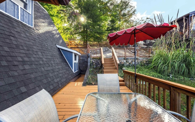 Sunrise Oasis - Enjoy Lakefront Living