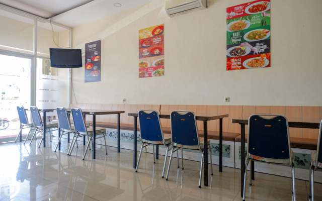 RedDoorz Plus @ Losari Makassar