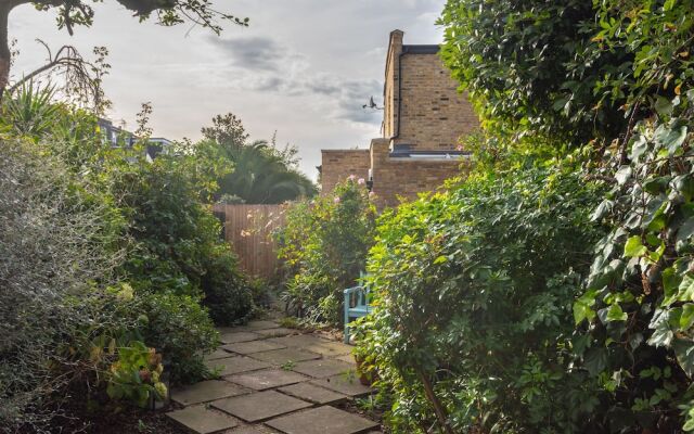 Cosy 1 Bedroom Flat With Garden in Lovely Chiswick