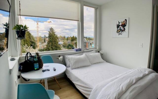 Modern Roosevelt Urban Studio