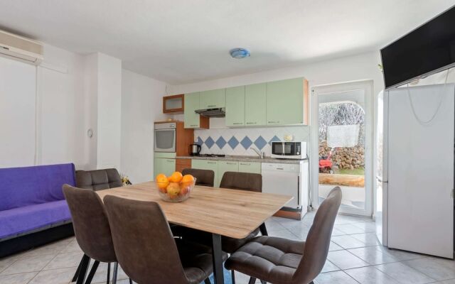 Enticing Apartment in Vir near Seabeach