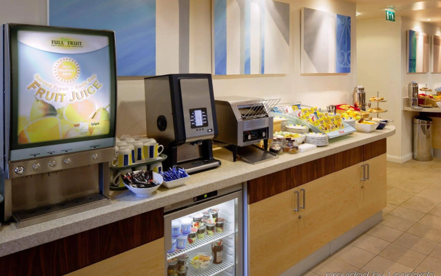 Holiday Inn Express Cheltenham by IHG