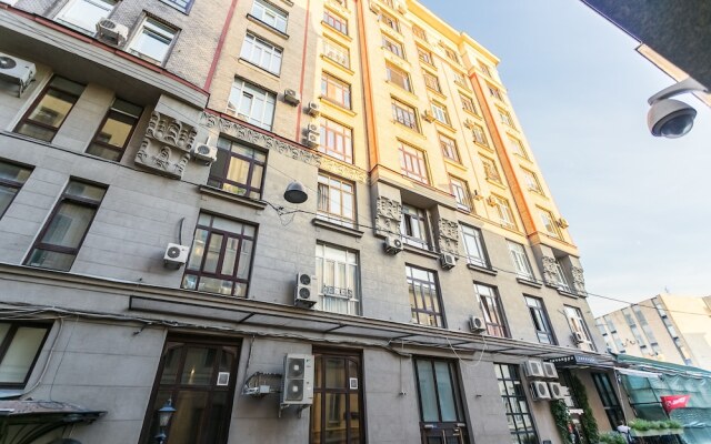 Apartment on B Gnezdnikovskiy 10