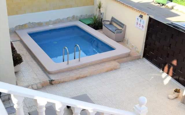 Upper floor Apartment semi-private pool