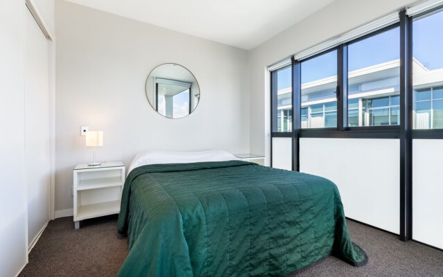 QV Lovely 1 Bedroom w Parking 1069