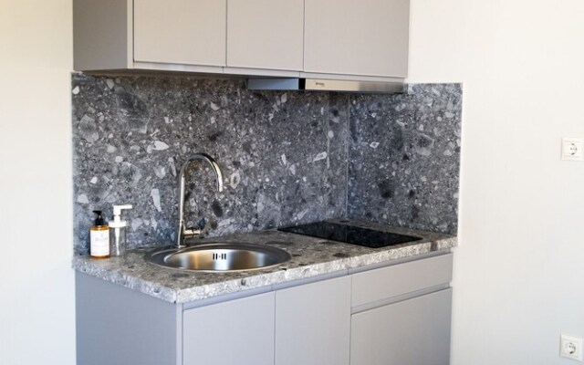Theros Suites