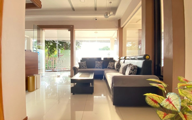RedDoorz @ The Canal Homestay Probolinggo