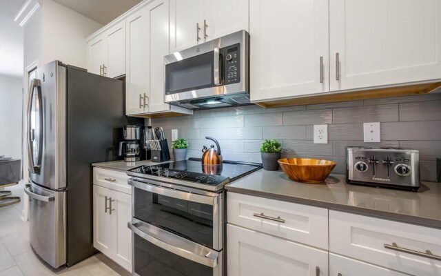 Luxury Chic Modern Home Prime Location